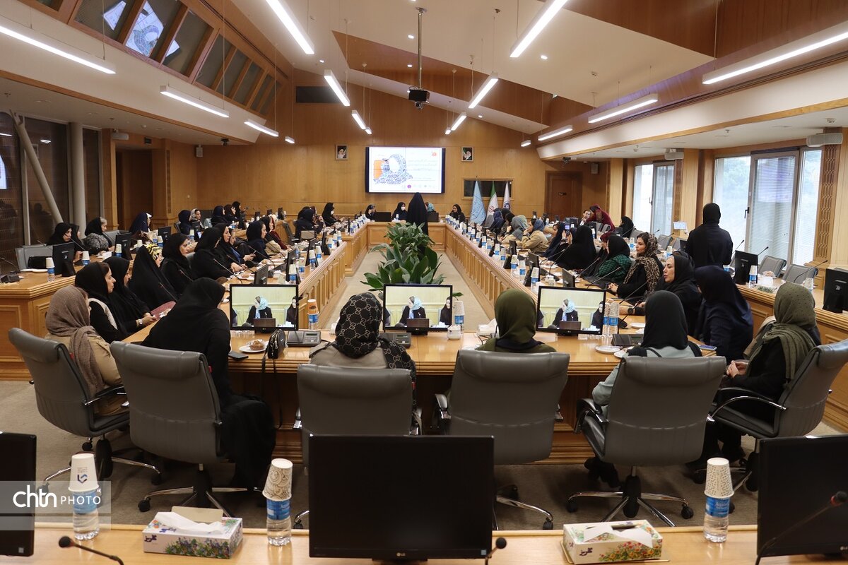 نشست کار آفرینان حوزه گردشگری وصنایع دستی در آستانه روز زن