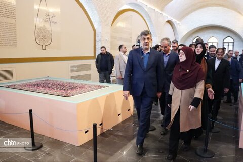 افتتاح نمایشگاه تخصصی صنایع‌دستی بسته‌بندی‌شده یزد با حضور سخنگوی دولت و مقامات استانی