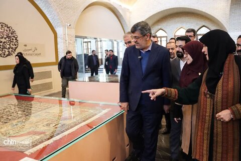 افتتاح نمایشگاه تخصصی صنایع‌دستی بسته‌بندی‌شده یزد با حضور سخنگوی دولت و مقامات استانی