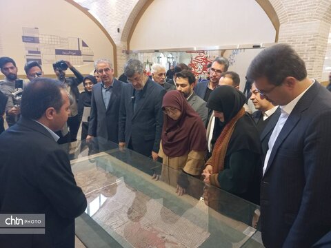افتتاح نمایشگاه تخصصی صنایع‌دستی بسته‌بندی‌شده یزد با حضور سخنگوی دولت و مقامات استانی