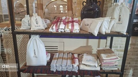 بازدید معاون صنایع‌دستی وزارت از نمایشگاه صنایع‌دستی دارای بسته‌بندی و هدایای سازمانی