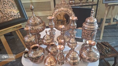 بازدید معاون صنایع‌دستی وزارت از نمایشگاه صنایع‌دستی دارای بسته‌بندی و هدایای سازمانی