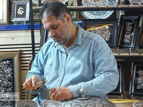 بازدید معاون صنایع‌دستی وزارت از نمایشگاه صنایع‌دستی دارای بسته‌بندی و هدایای سازمانی