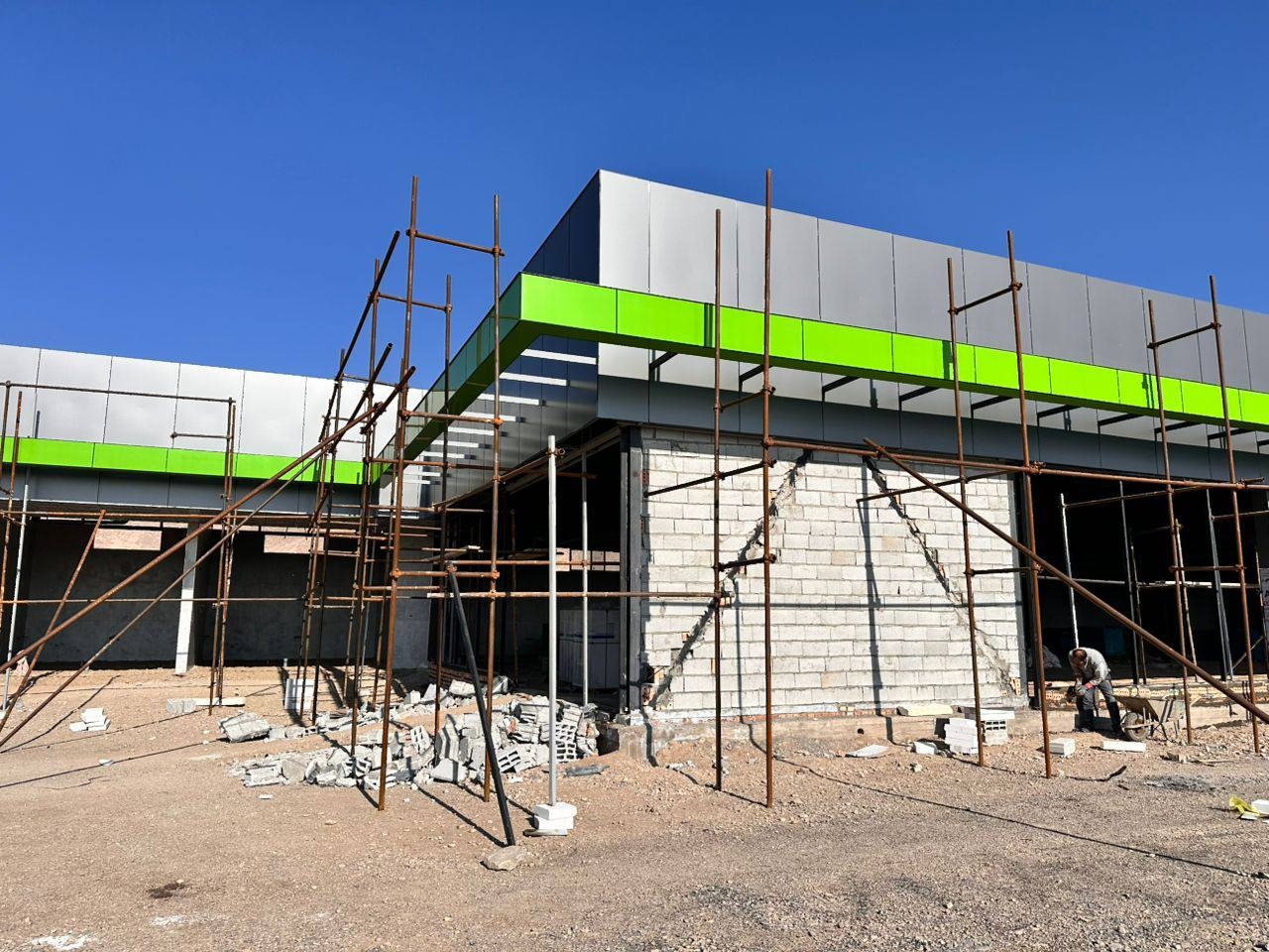 پیشرفت فیزیکی ۶۳ درصدی در مجتمع‌ گردشگری، خدماتی و رفاهی/ جهش زیرساختی با توسعه رفاهی در محور راهبردی مرند- جلفا