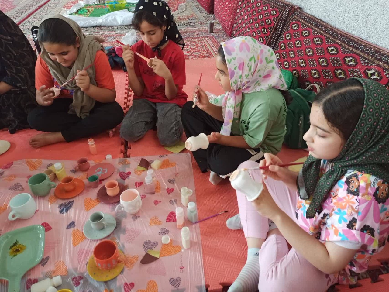 برگزاری کلاس آموزشی رایگان صنایع‌دستی در روستای قشلاق جلیل‌آباد