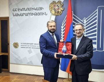 کارگروه ویژه تسهیل تردد گردشگران ایران و ارمنستان تشکیل می‌شود/ لزوم رفع موانع مرزی برای توسعه گردشگری دو کشور/ آذربایجان‌شرقی می‌تواند به دروازه توسعه گردشگری مشترک ایران، ارمنستان و بازار اوراسیا تبدیل شود.