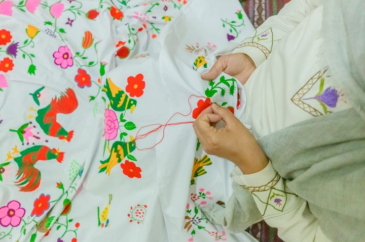 رودوزی‌های سنتی خراسان جنوبی؛ روایت رنگ، عشق و صبر مردمان کویر