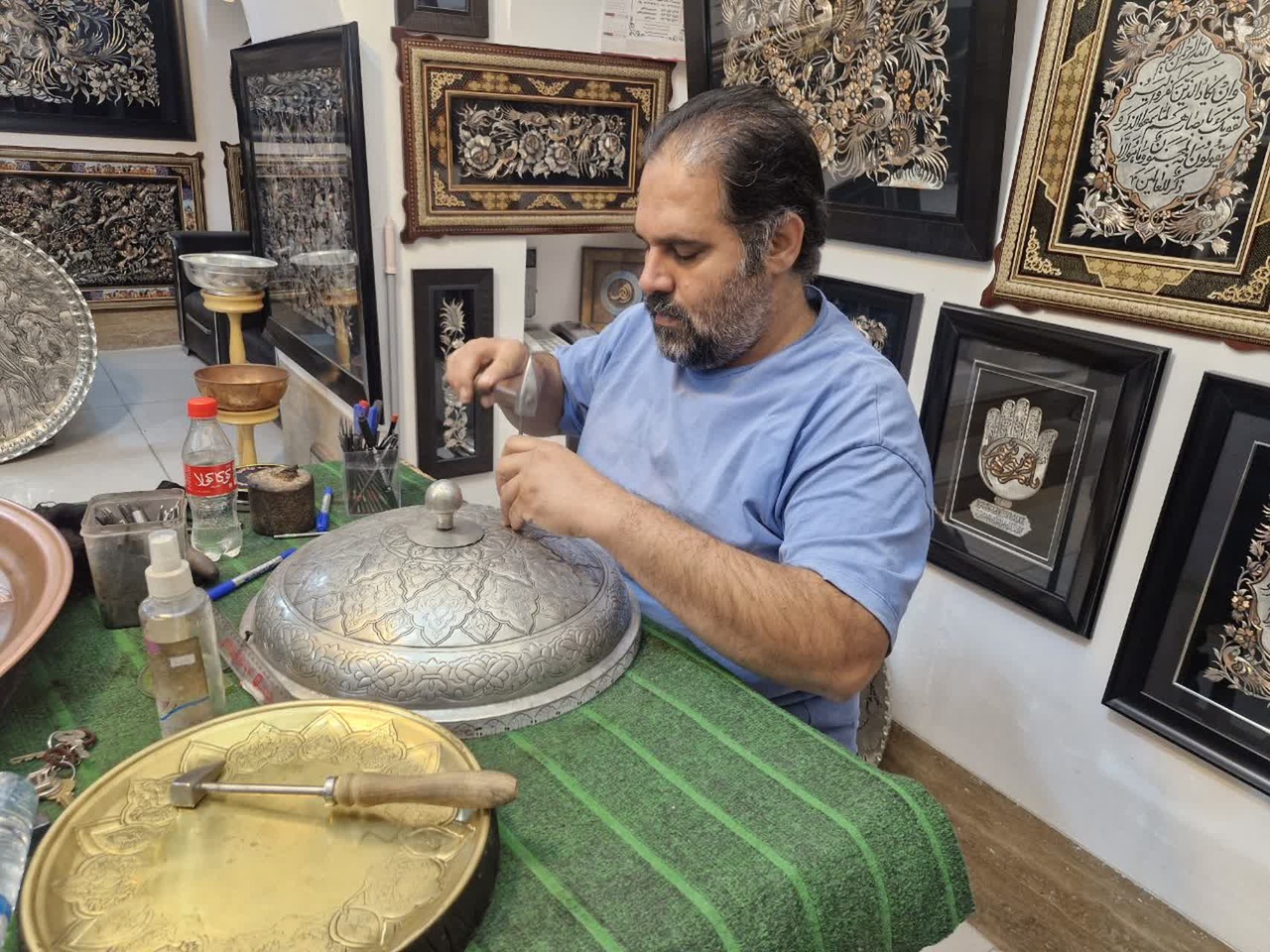 تجربه و آموزش در کنار هنر قلمزنی