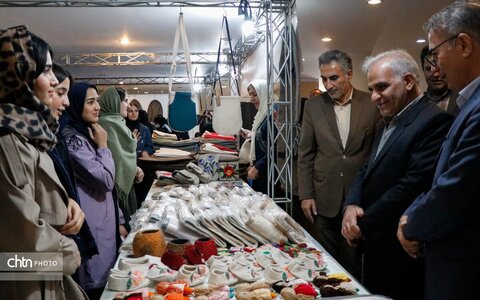 جشنواره ملی نمد شهرکرد آغاز به کار کرد.