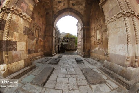 کلیسای سنت استپانوس جلفا در روزهای پاییزی