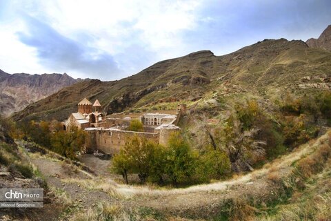 کلیسای سنت استپانوس جلفا در روزهای پاییزی