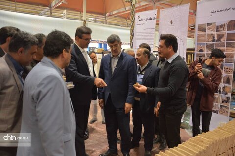 استاندار یزد از دوازدهمین نمایشگاه پژوهش و فناوری بازدید کرد