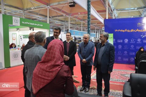 استاندار یزد از دوازدهمین نمایشگاه پژوهش و فناوری بازدید کرد