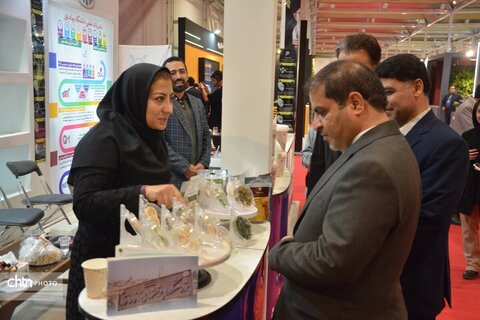 استاندار یزد از دوازدهمین نمایشگاه پژوهش و فناوری بازدید کرد