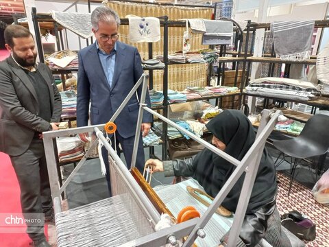 استاندار یزد از دوازدهمین نمایشگاه پژوهش و فناوری بازدید کرد