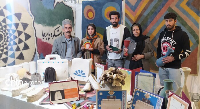 عاشق هنرصنعت «نمدمالی» هستم