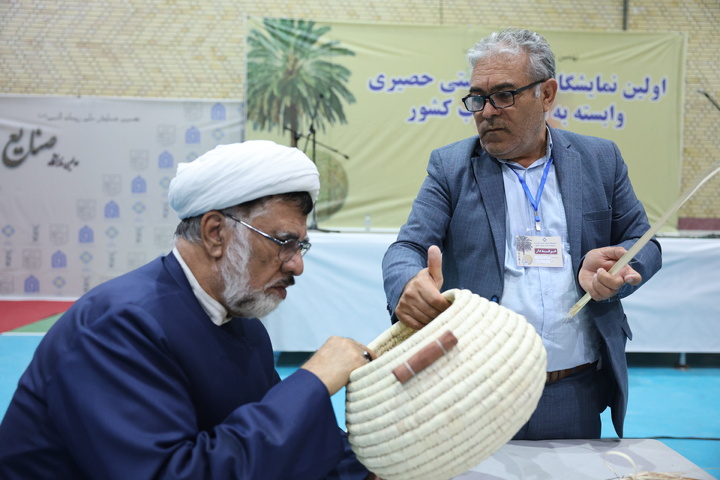 بازدید مهمانان ریحانه النبی از اولین نمایشگاه صنایع دستی حصیری وابسته به نخل جنوب کشور