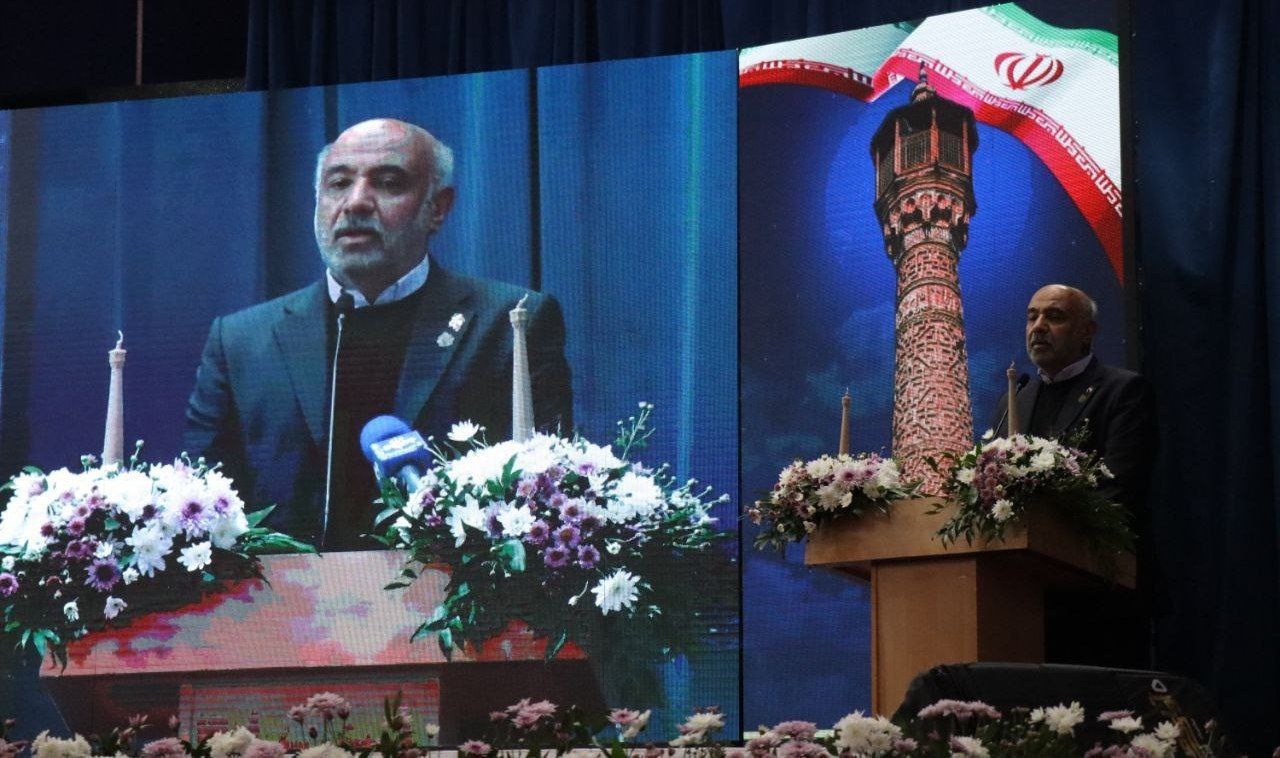 ایرانیان با خاک کیمیاگری کرده‌اند/ تلاش برای دور کردن ما از تاریخ‌مان ادامه دارد