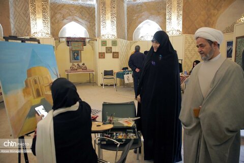 نمایشگاه معرفی توانمندی‌های بانوان هنرمند قم