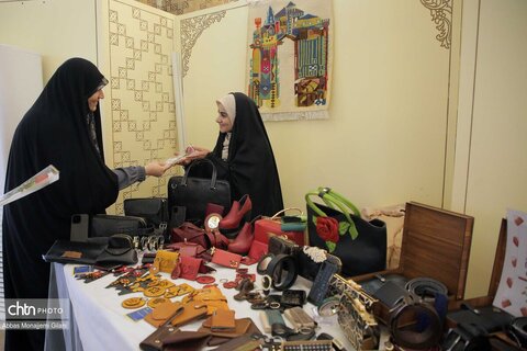 نمایشگاه معرفی توانمندی‌های بانوان هنرمند قم