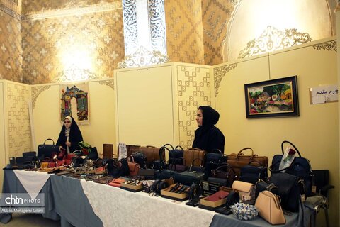 نمایشگاه معرفی توانمندی‌های بانوان هنرمند قم