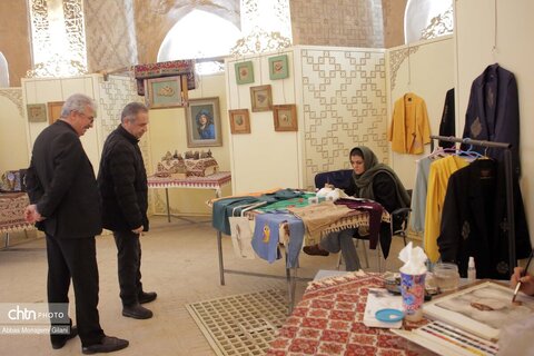 نمایشگاه معرفی توانمندی‌های بانوان هنرمند قم