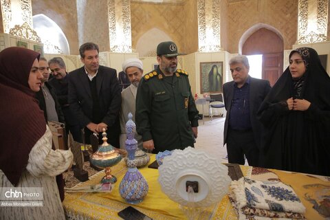 نمایشگاه معرفی توانمندی‌های بانوان هنرمند قم