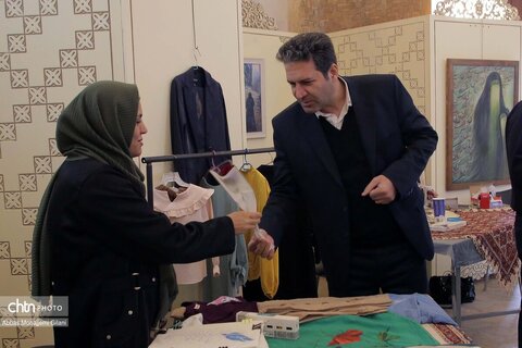 نمایشگاه معرفی توانمندی‌های بانوان هنرمند قم