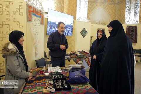 نمایشگاه معرفی توانمندی‌های بانوان هنرمند قم