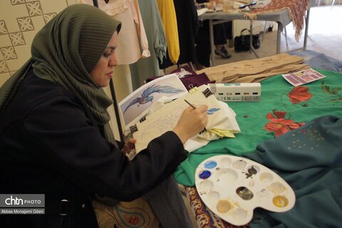 نمایشگاه معرفی توانمندی‌های بانوان هنرمند قم