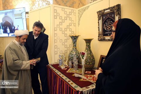 نمایشگاه معرفی توانمندی‌های بانوان هنرمند قم