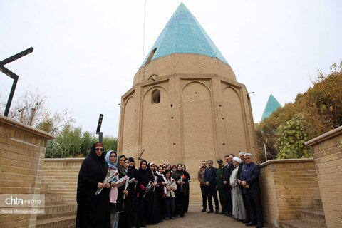 نمایشگاه معرفی توانمندی‌های بانوان هنرمند قم