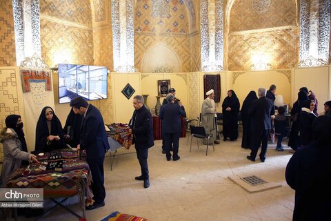 نمایشگاه معرفی توانمندی‌های بانوان هنرمند قم