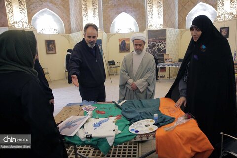 نمایشگاه معرفی توانمندی‌های بانوان هنرمند قم