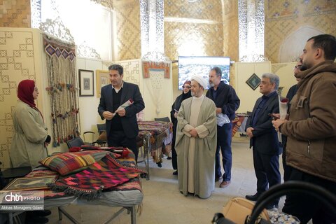 نمایشگاه معرفی توانمندی‌های بانوان هنرمند قم