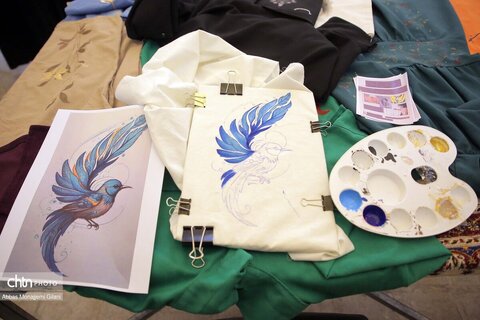 نمایشگاه معرفی توانمندی‌های بانوان هنرمند قم