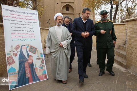 نمایشگاه معرفی توانمندی‌های بانوان هنرمند قم