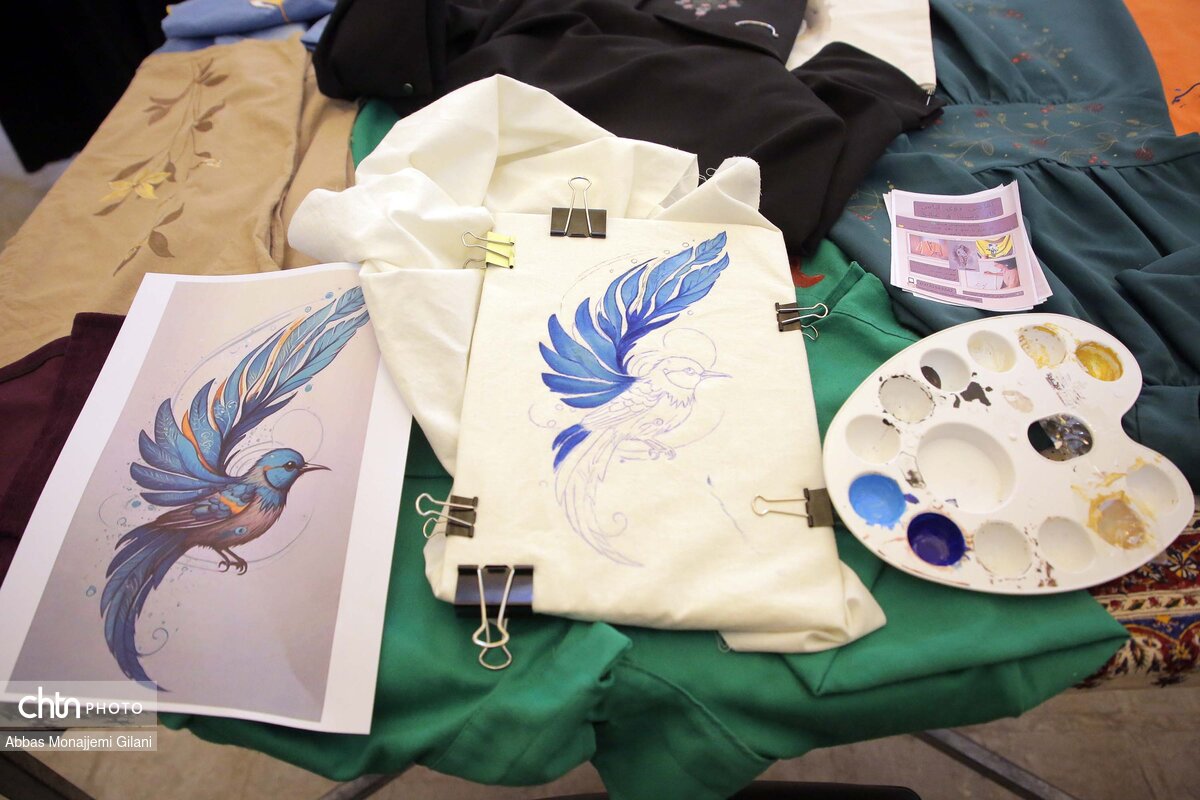 نمایشگاه معرفی توانمندی‌های بانوان هنرمند قم