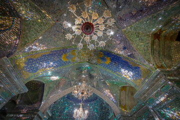 آینه کاری هنری در روح اماکن مذهبی فارس