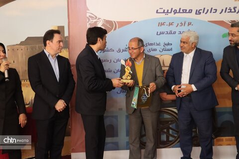 اختتامیه جشنواره ومسابقه طعم 5 افراد تاثیرگزار دارای  معلولیت در مشهد برگزارشد