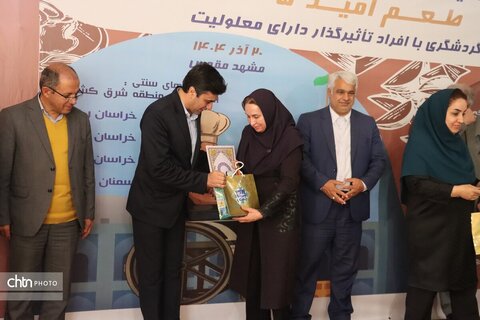 اختتامیه جشنواره ومسابقه طعم 5 افراد تاثیرگزار دارای  معلولیت در مشهد برگزارشد