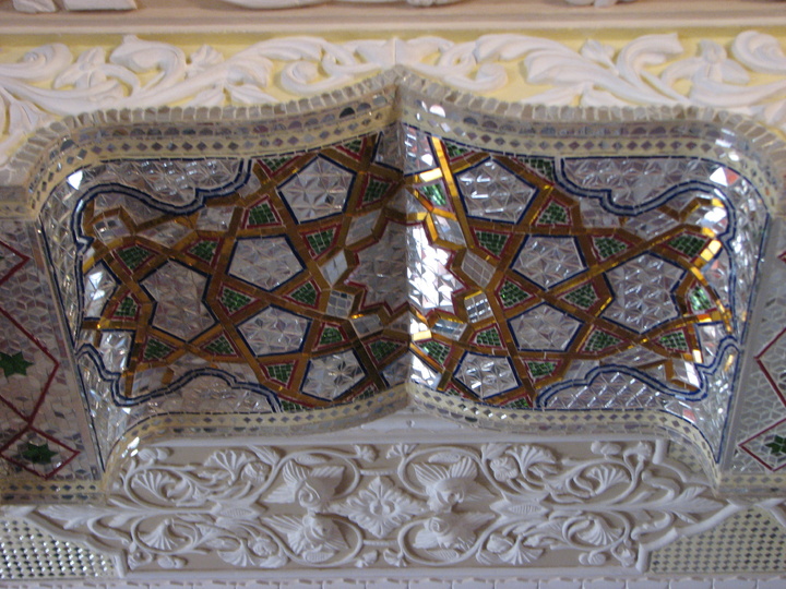 سابقه هنر آینه‌کاری در استان فارس/ هنر آینه‌کاری بیشتر در فضاهای مذهبی و متبرکه رواج یافته است