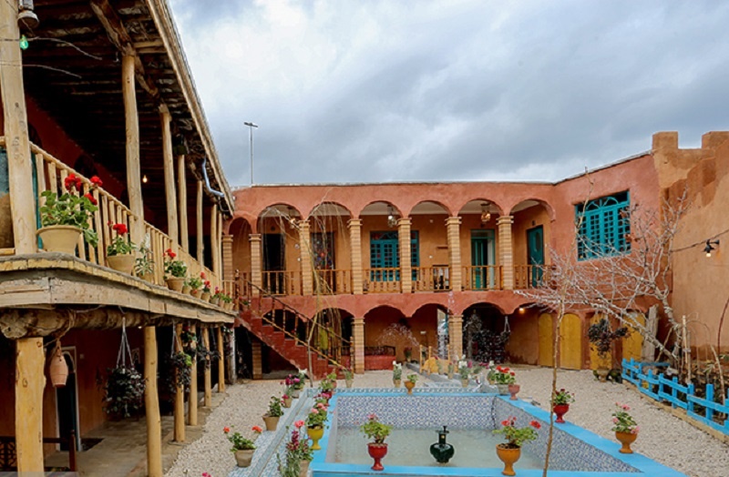 ارائه تسهیلات کم درصد به متقاضیان صنایع‌دستی و گردشگری در کبودراهنگ