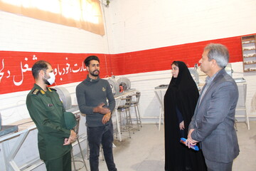 از پادگان تا بازار کار/ برگزاری دوره‌های مهارت‌آموزی تراش سنگ‌های قیمتی برای سربازان در بیرجند