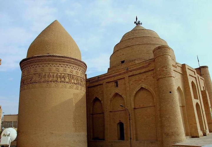 امامزاده سه گنبدان بنایی که سه دوره تاریخی را در یک قاب نشان می‌دهد