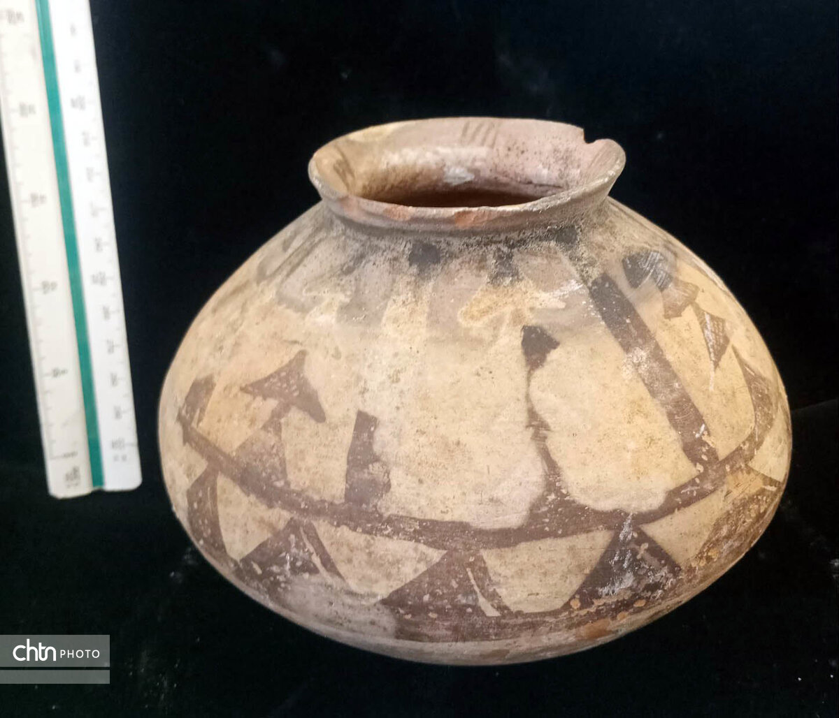 کشف و ضبط ۱۲ قطعه شیء تاریخی در شهرستان جیرفت