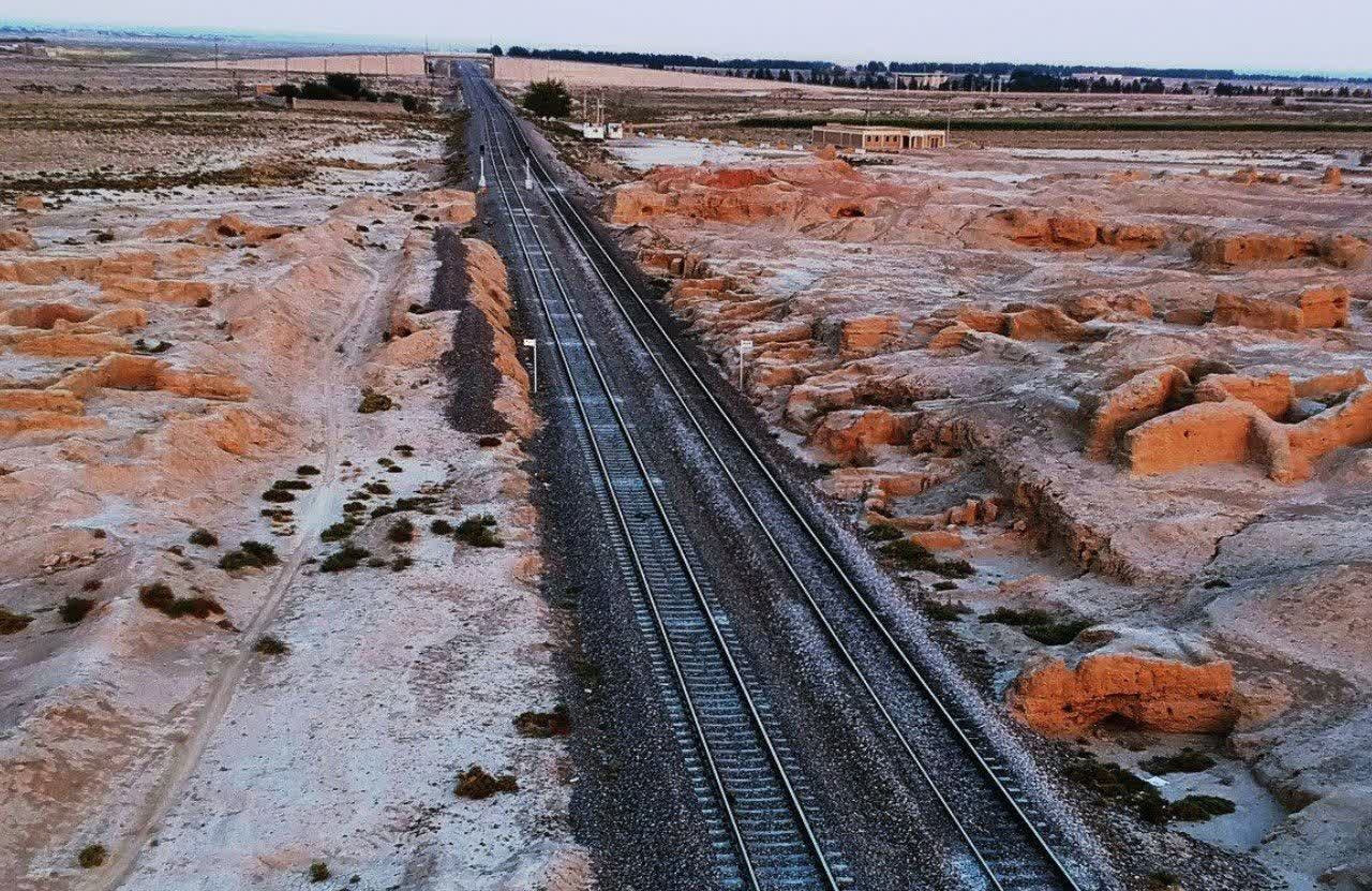 جابجایی ریل راه‌آهن از این تپه هفت‌هزارساله، به طور ویژه در دستور کار قرار گرفت