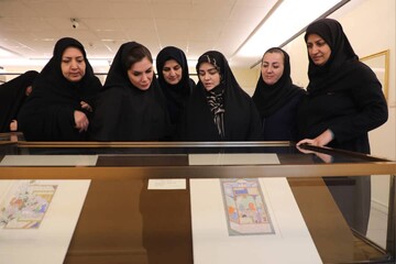 بازدید بانوان استانداری از موزه‌ها و مجموعه‌های تاریخی تهران به مناسبت روز مادر