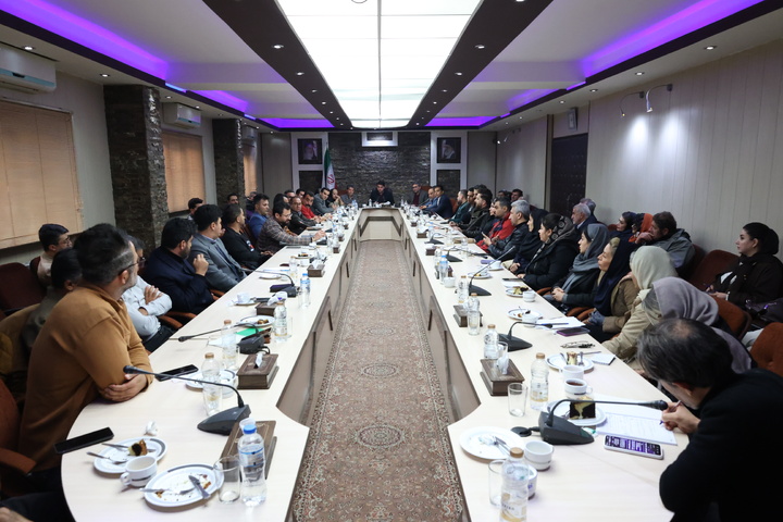 نشست هم اندیشی مدیرکل میراث فرهنگی، گردشگری و صنایع دستی استان کردستان با فعالان دفاتر خدمات مسافرتی