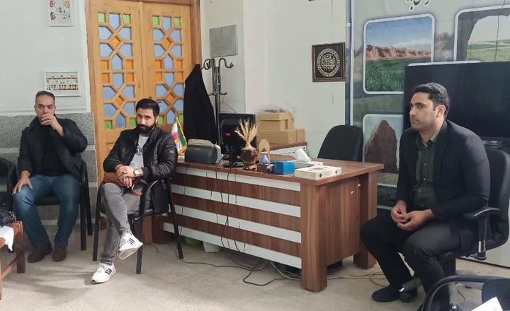 برگزاری نشست صمیمانه فعالان صنایع‌دستی شهرستان پیشوا در اداره میراث‌فرهنگی